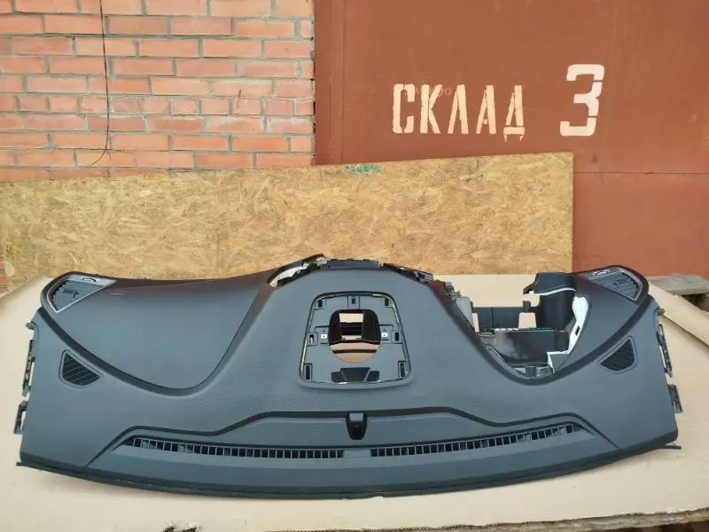 Фотография места для подушки безопасности на б/у торпедо Хендай Санта Фе 3 2012-2019 года Фотография места для подушки безопасности на б/у торпедо Хендай Санта Фе 3 2012-2019 года